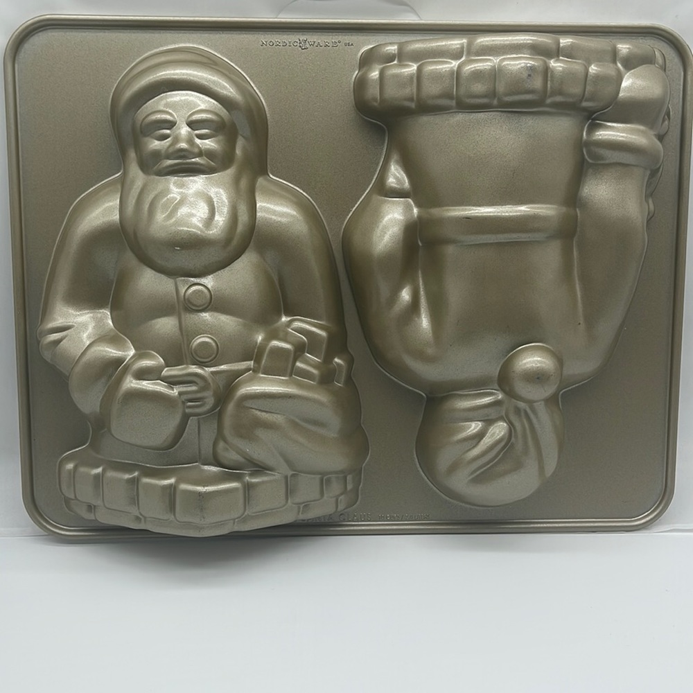 Nordic Ware 3D Vintage Santa Claus Baking Pan Mold 10 Cups Cast Aluminum Holiday